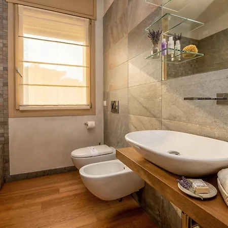 Oscar Luxury Desenzanoloft Official Partner Homes & By Marriott Bonvoy アパート デセンツァーノ・デル・ガルダ
